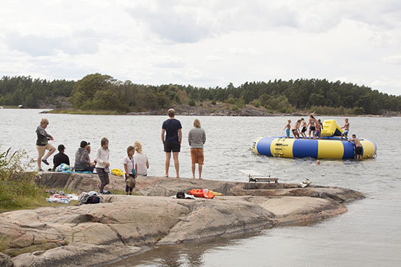 Människor vid strand - Fotograf: Lars Epstein